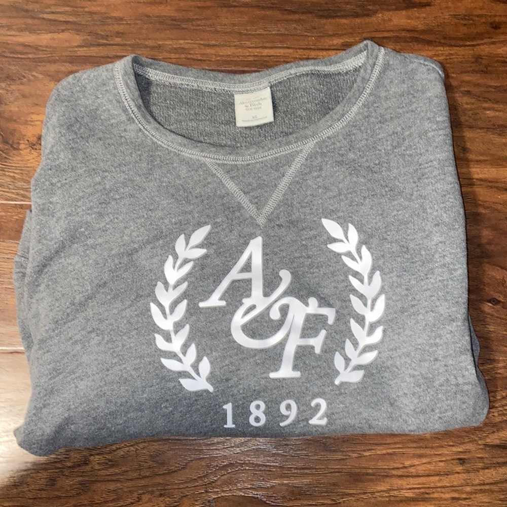Grey crewneck